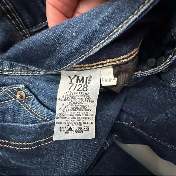 Wanna Better Butt by YMI 7/28 blue distressed ripped capris jeans‎ - Picture 6 of 7